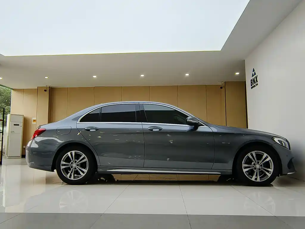 Mercedes-Benz C-Class — миниатюра 3