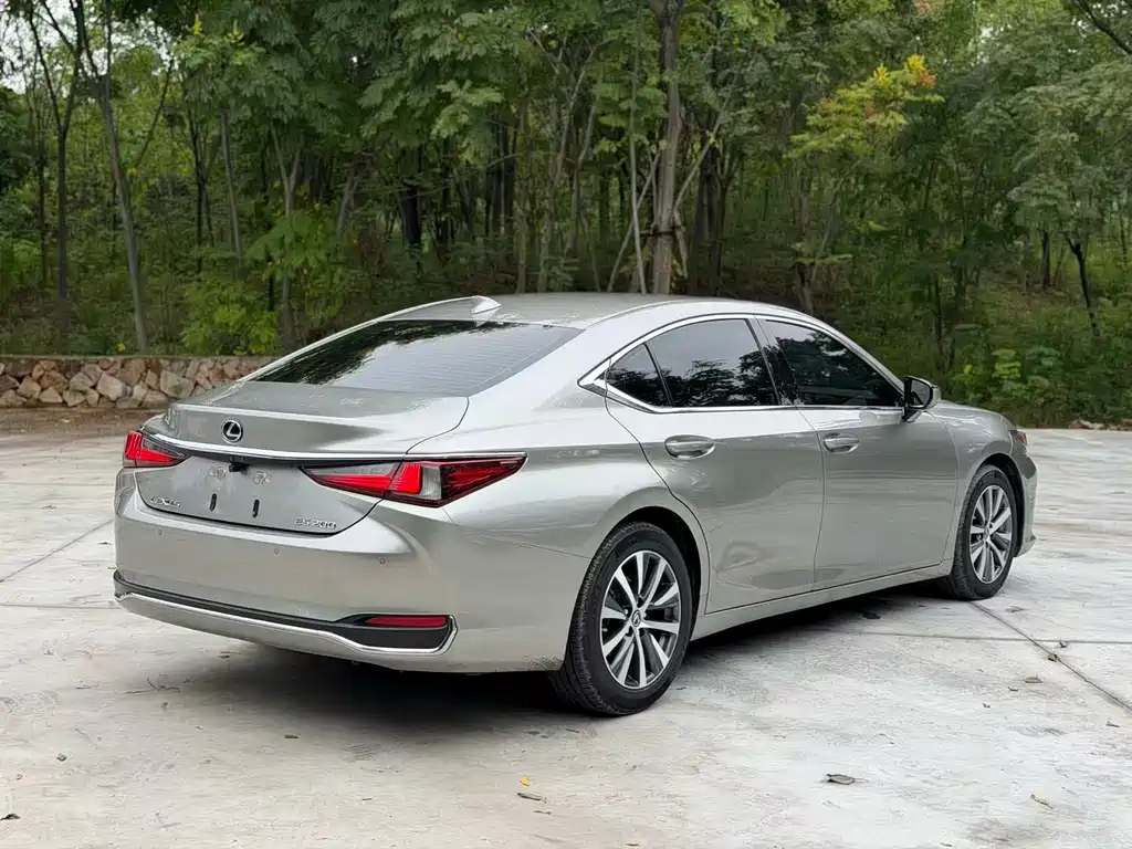 Lexus ES — миниатюра 6