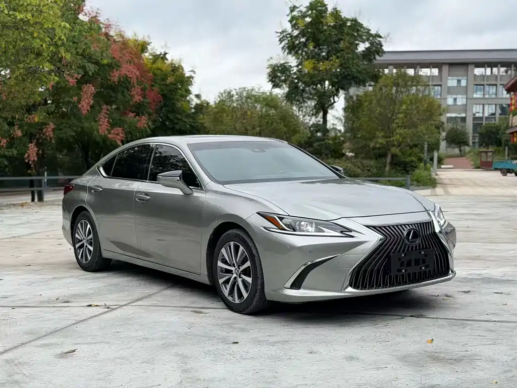 Lexus ES — миниатюра 2