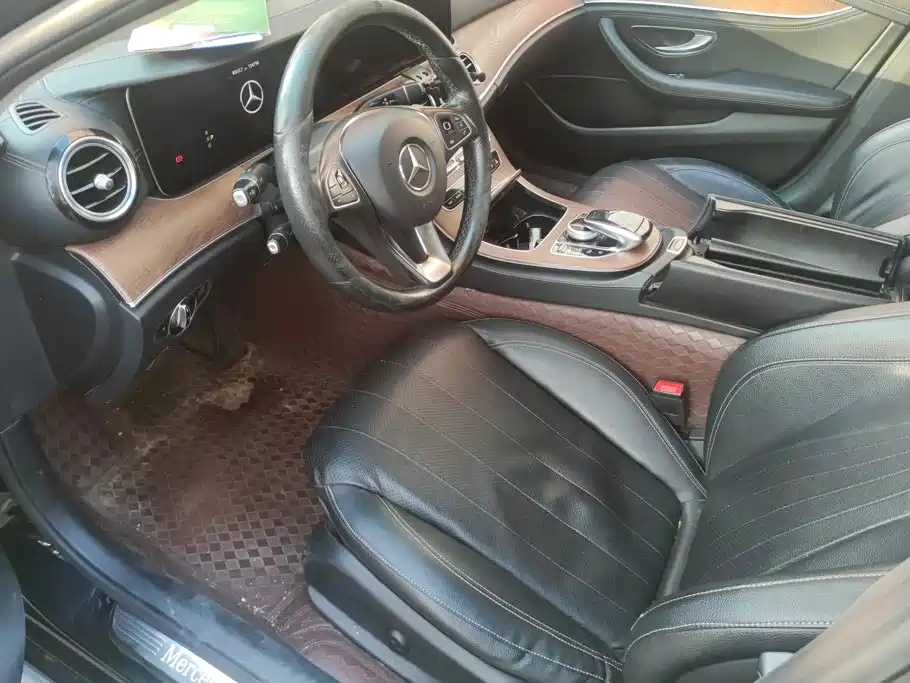 Mercedes-Benz E-Class — миниатюра 9