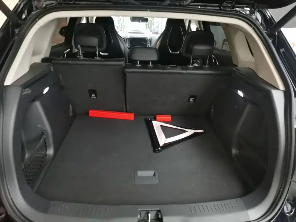 Hongqi Hongqi HS3 PHEV — миниатюра 19