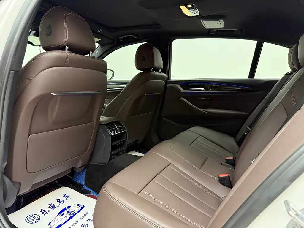 BMW 5 Series — миниатюра 13