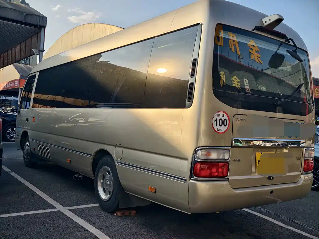 Toyota Coaster — миниатюра 5