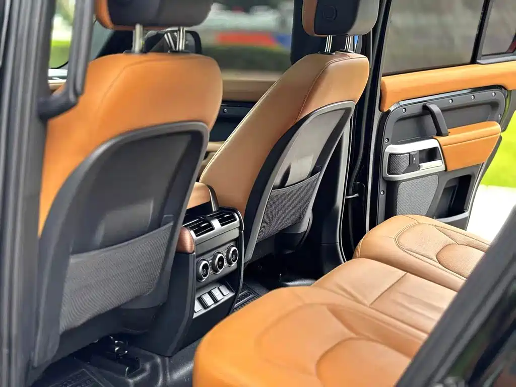 Land Rover Defender — миниатюра 4