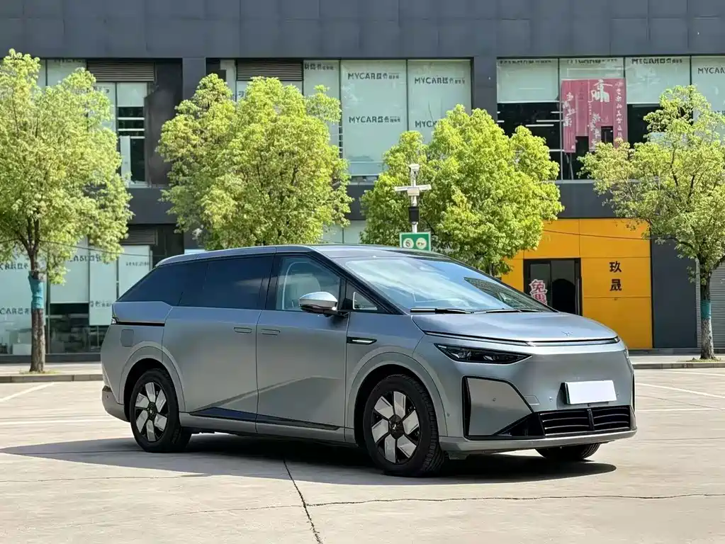 XPeng X9 — миниатюра 3