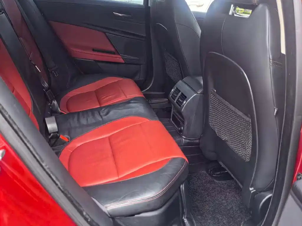 Jaguar XE 2.0T 200PS R-Sport, фото 5