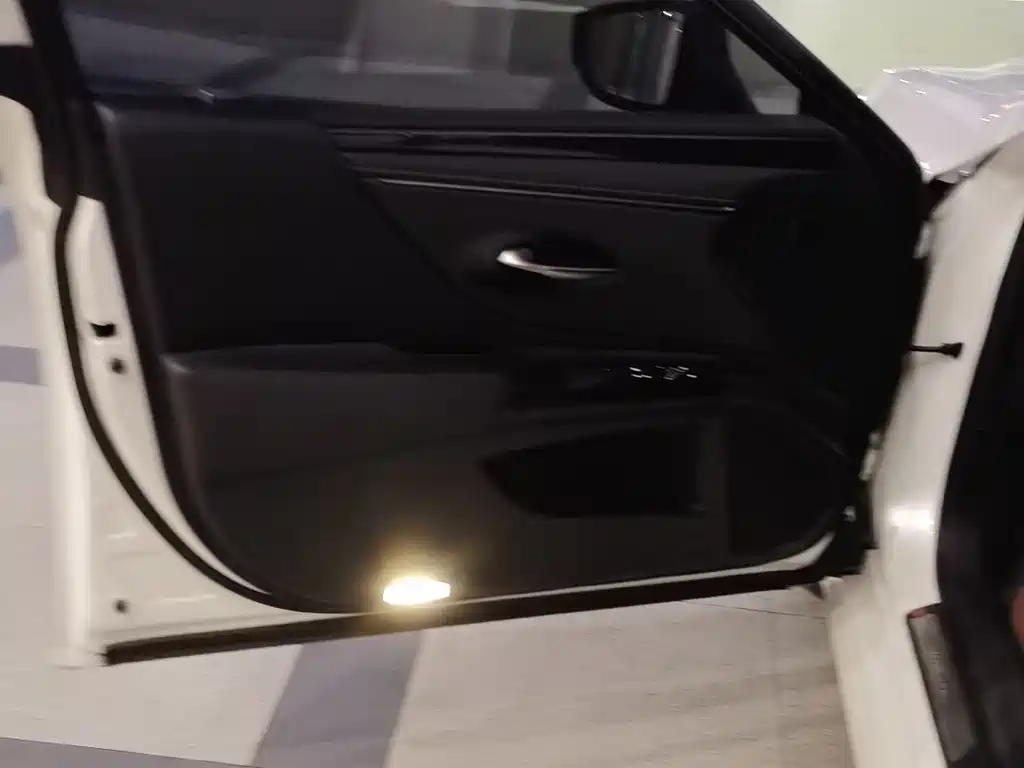 Lexus ES — миниатюра 9