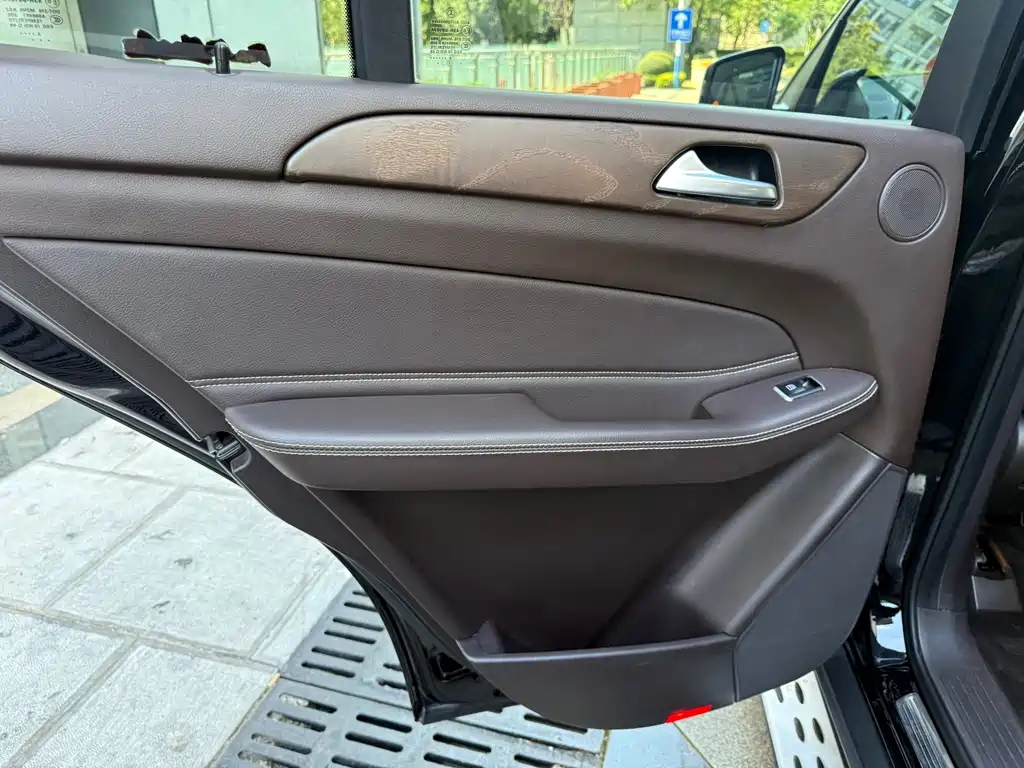 Mercedes-Benz GLE (Import) — миниатюра 30