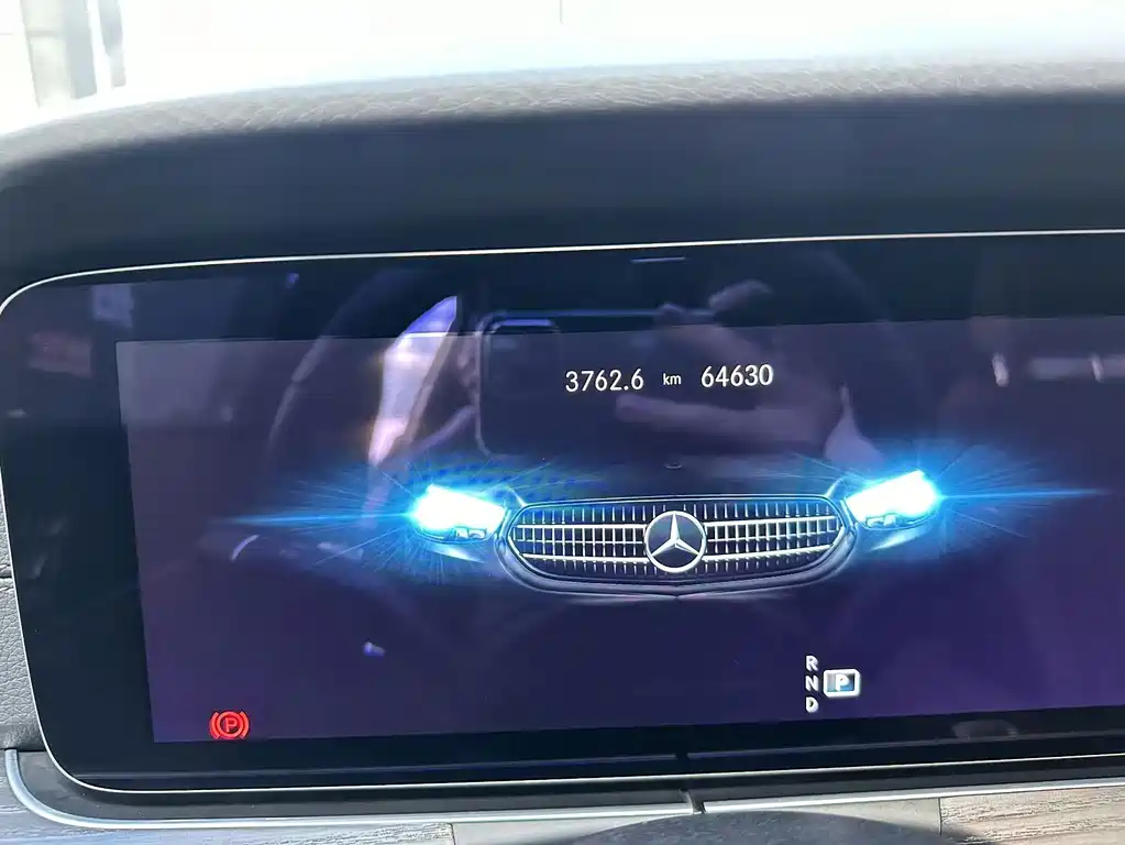 Mercedes-Benz E-Class — миниатюра 17