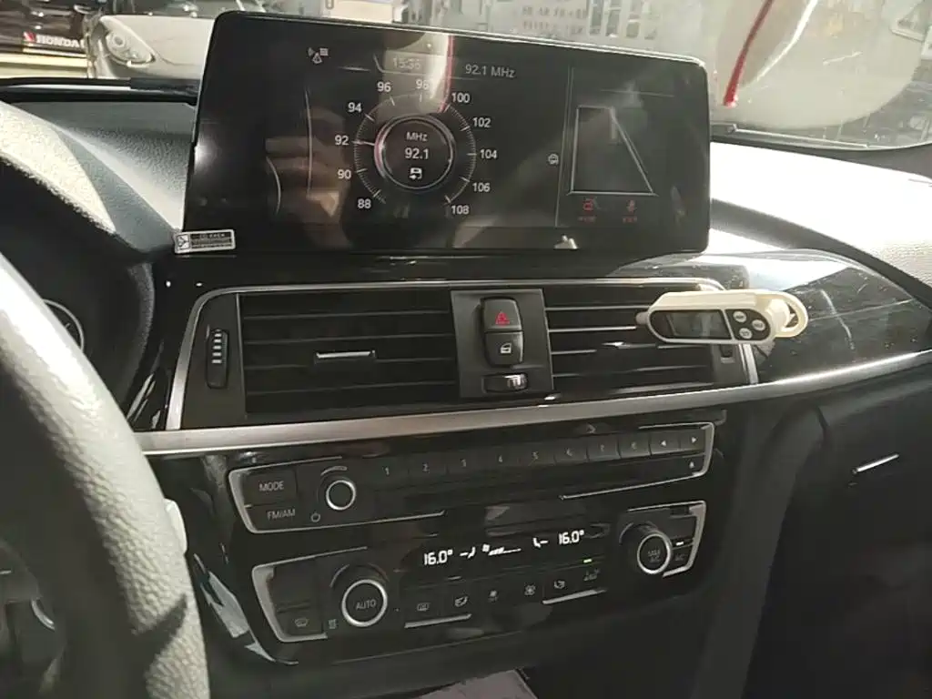 BMW 3 Series — миниатюра 13