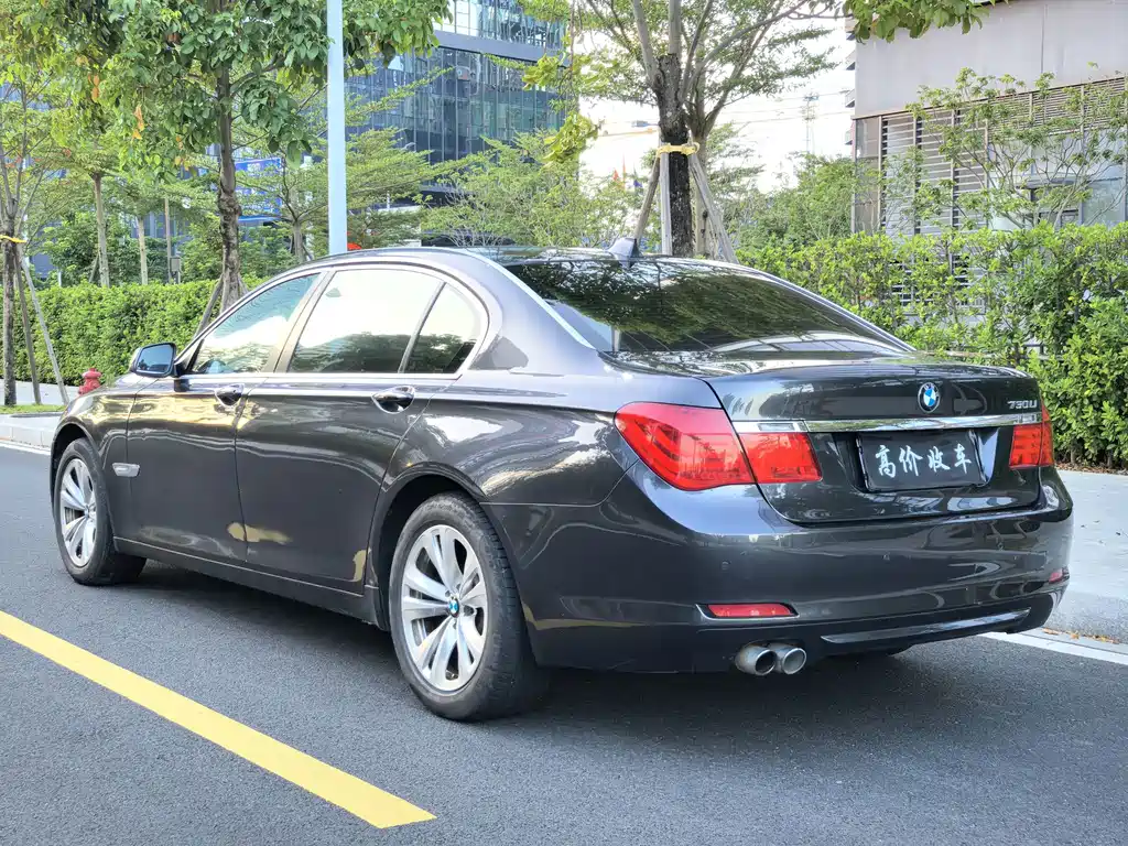 BMW 7 Series — миниатюра 5