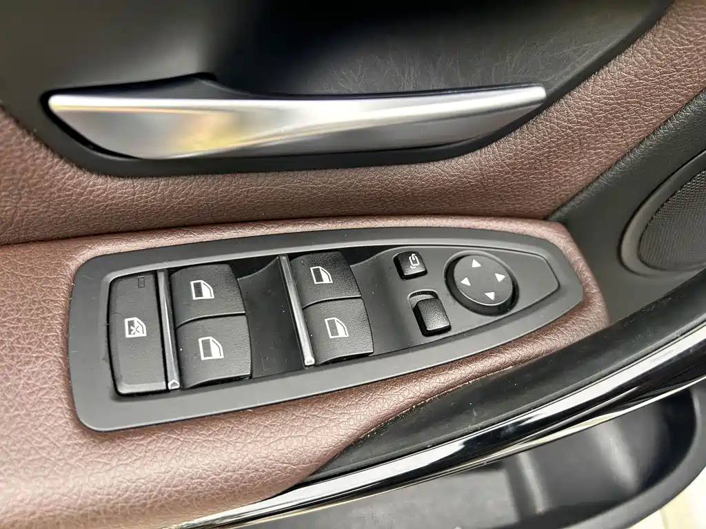 BMW 3 Series — миниатюра 12