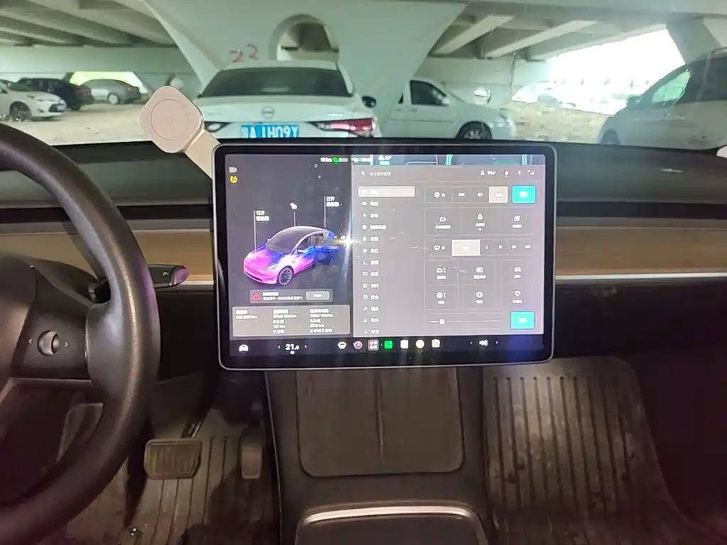 Tesla Model Y — миниатюра 18