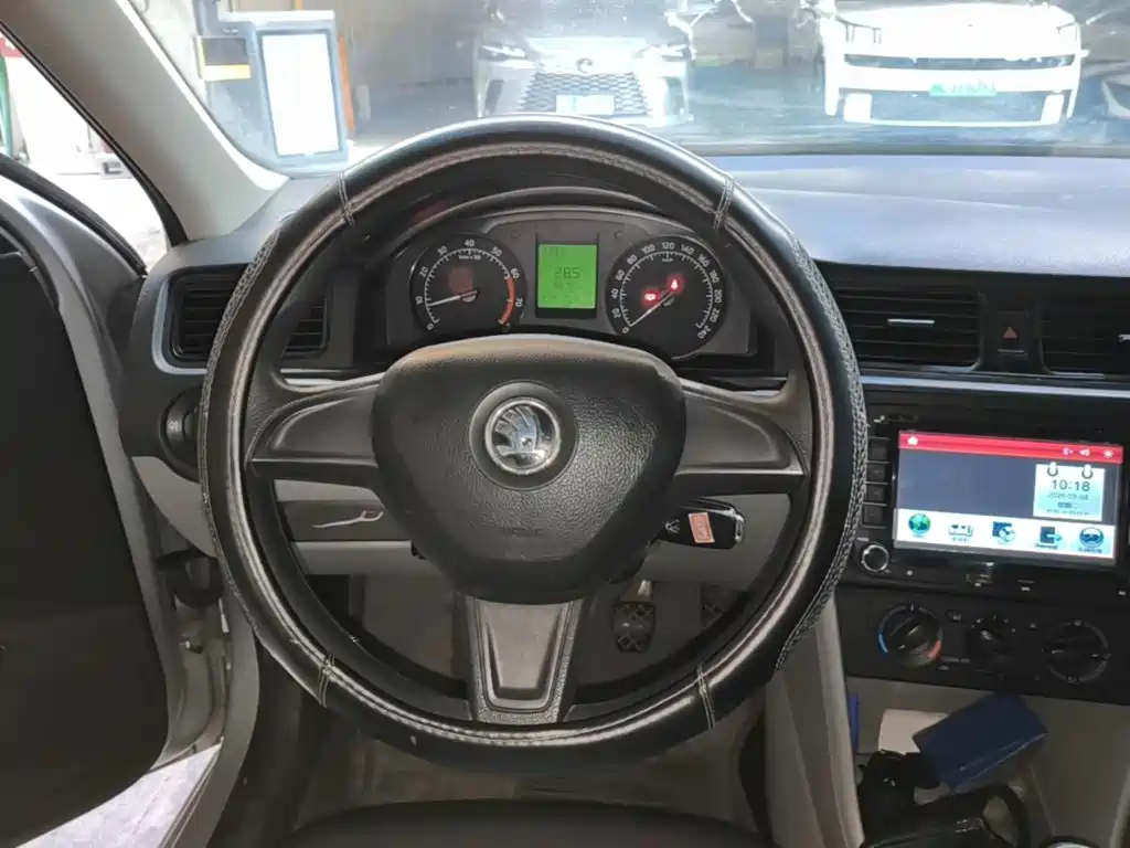 Skoda Rapid — миниатюра 11