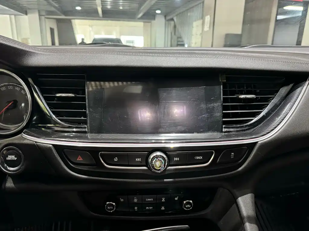 Buick Regal — миниатюра 12