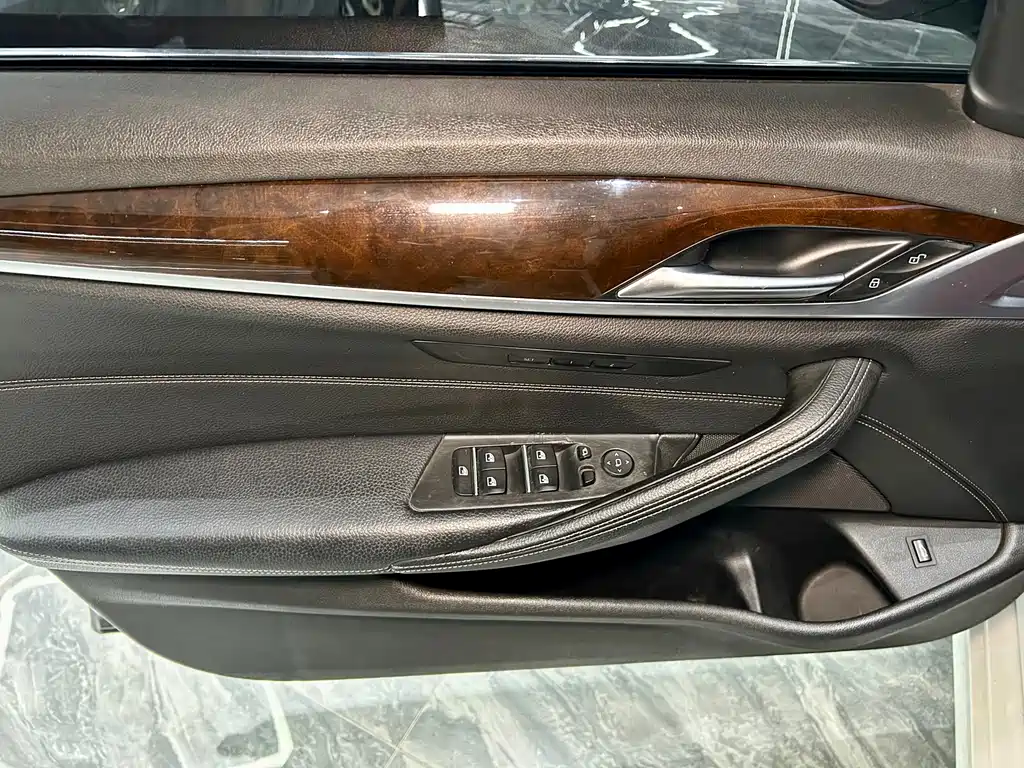BMW 5 Series — миниатюра 23