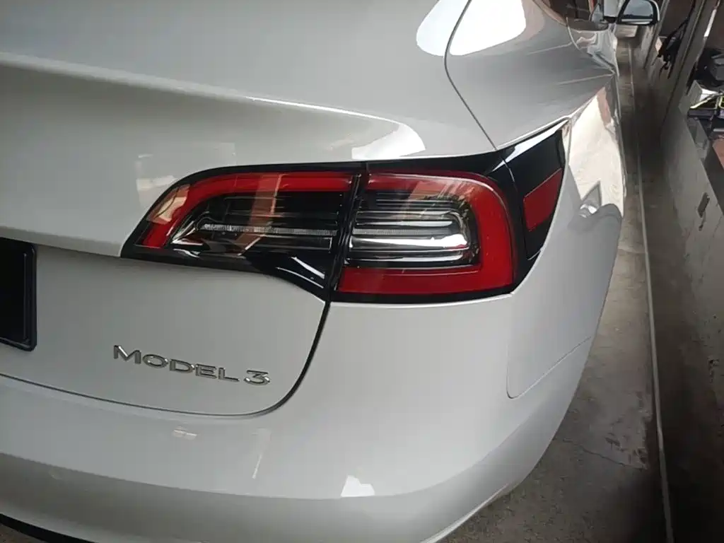 Tesla Model 3 — миниатюра 8