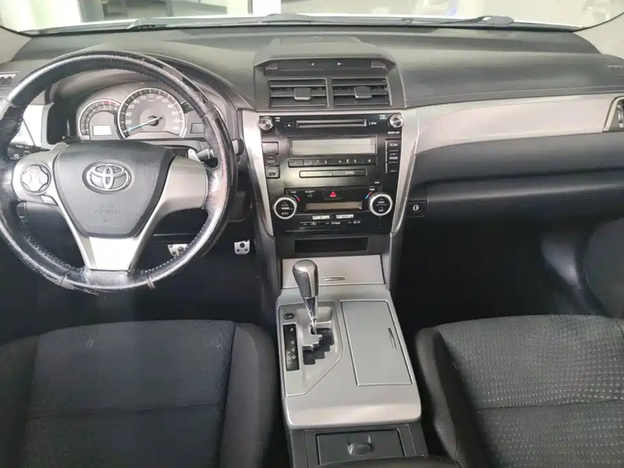 Toyota Camry — миниатюра 12