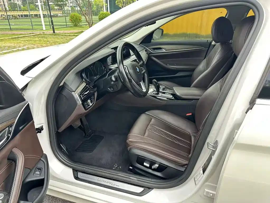 BMW 5 Series — миниатюра 4