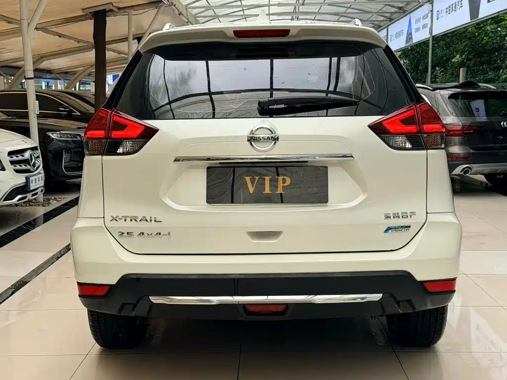 Nissan X-Trail 2017 2.5L CVT Luxury 4WD