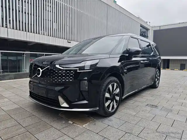 Volvo EM90