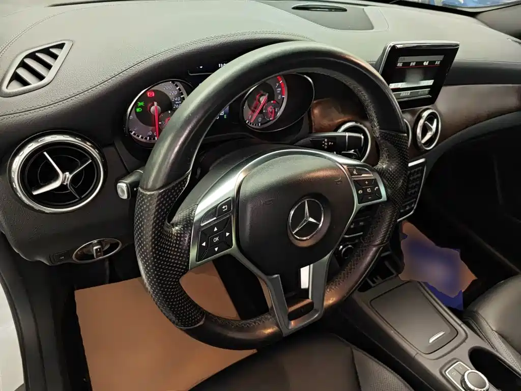 Mercedes-Benz GLA (Import) — миниатюра 10