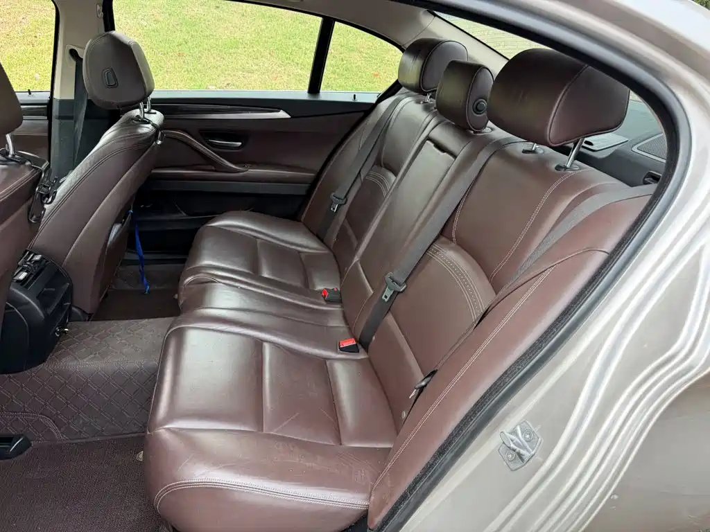 BMW 5 Series — миниатюра 12