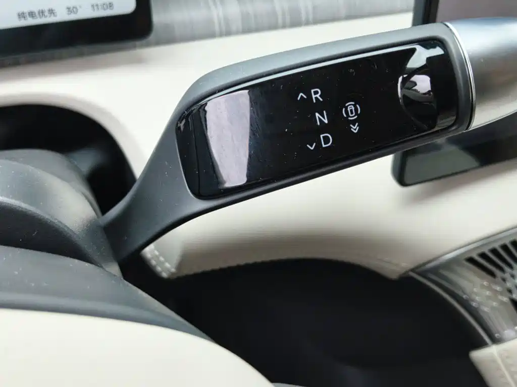 XPeng X9 — миниатюра 10