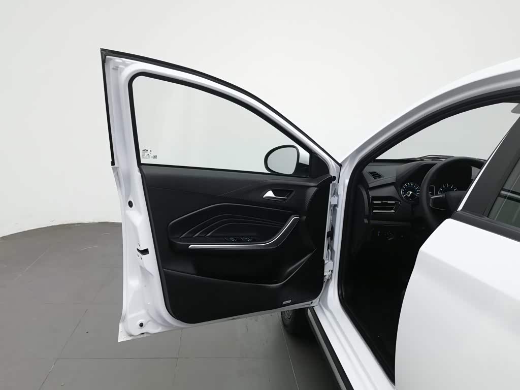 CHERY Tiggo 3x 1.5 л 2024 г. Белый, пробег 12400 км