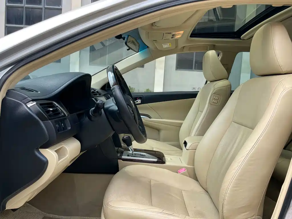 Toyota Camry — миниатюра 6