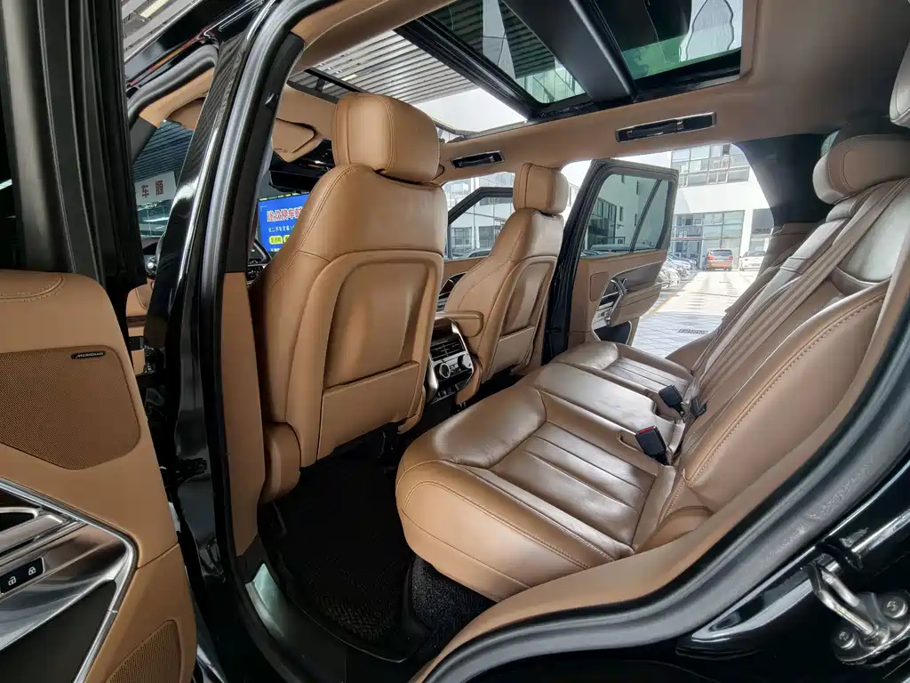 Land Rover Range Rover — миниатюра 5