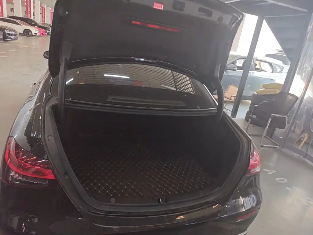 Mercedes-Benz E-Class — миниатюра 19