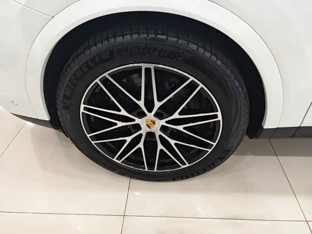 Porsche Cayenne — миниатюра 23
