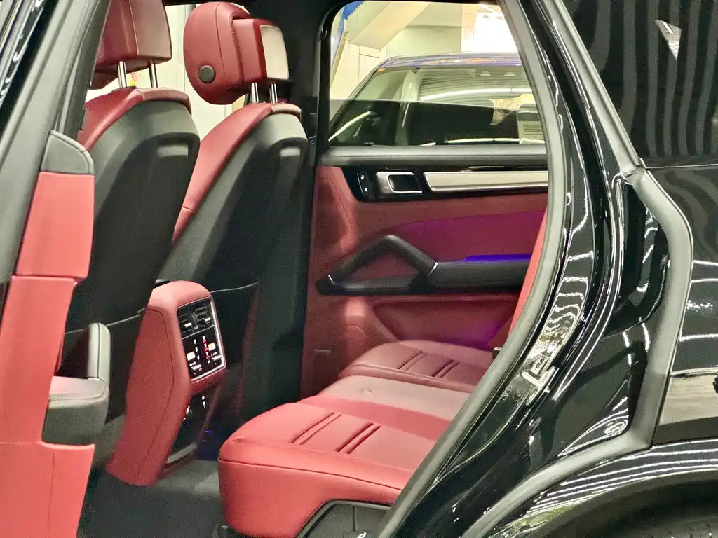 Porsche Cayenne — миниатюра 7