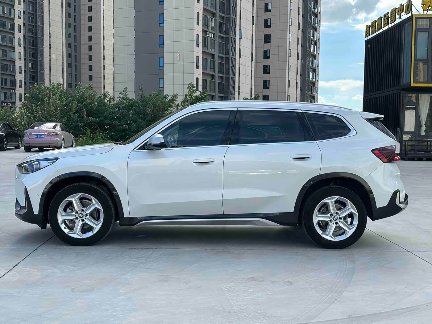 BMW X1 1.5 л 2023 г. Белый, пробег 29000 км