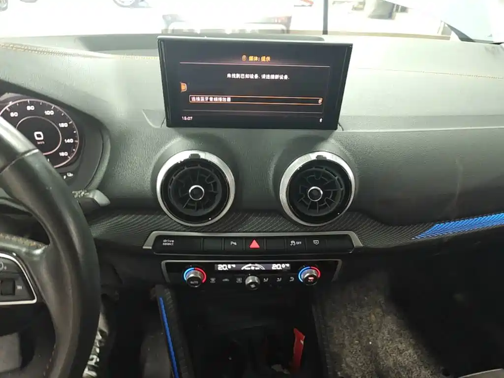 Audi Q2L e-tron — миниатюра 13