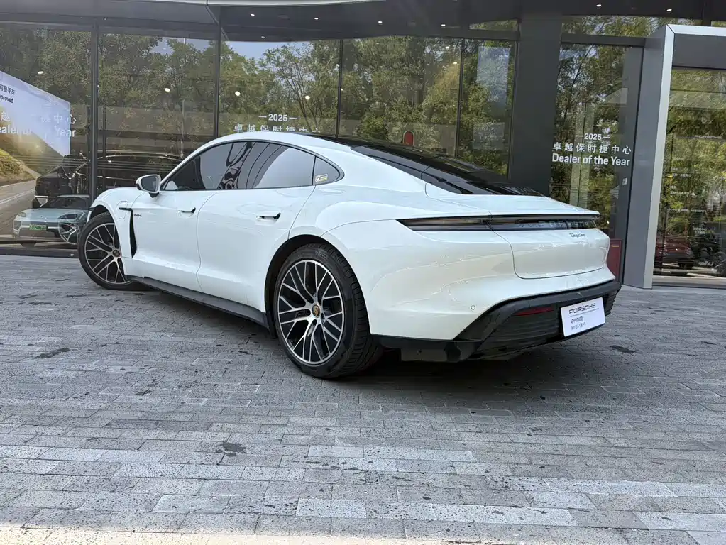 Porsche Taycan — миниатюра 5