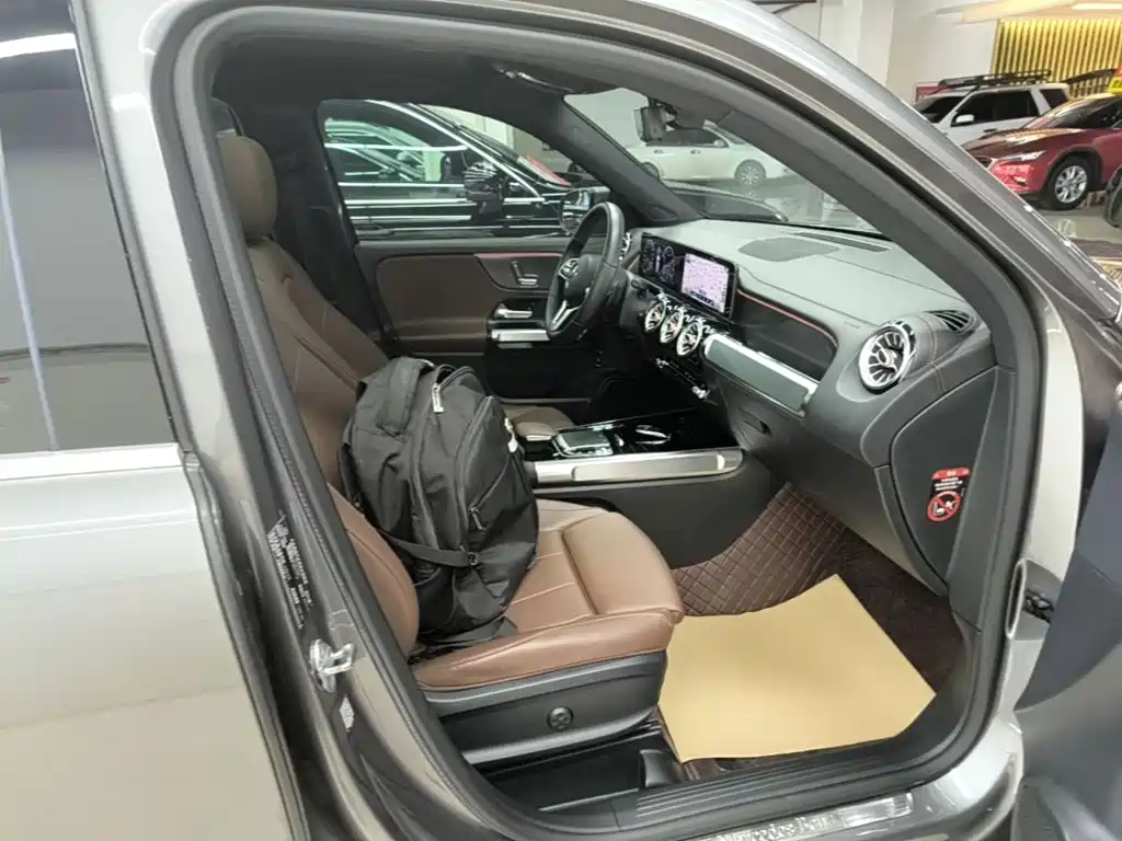Mercedes-Benz GLB — миниатюра 25