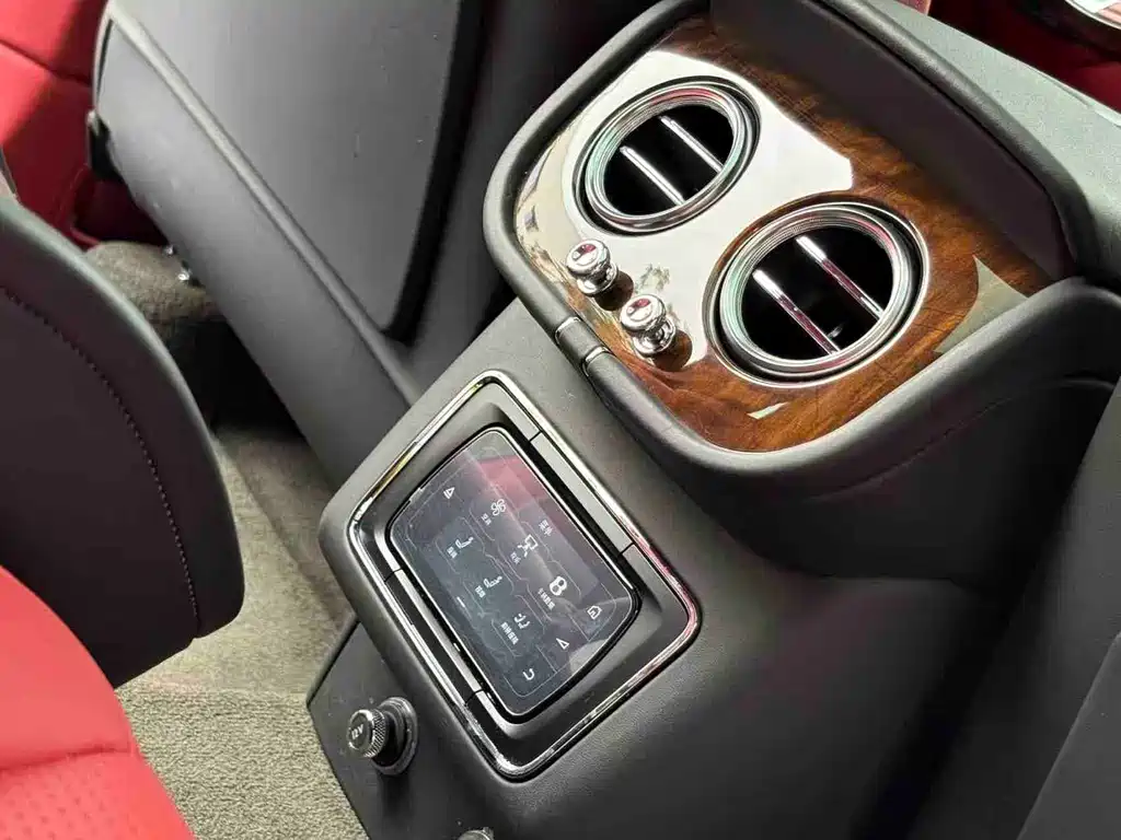 Bentley Bentayga — миниатюра 19