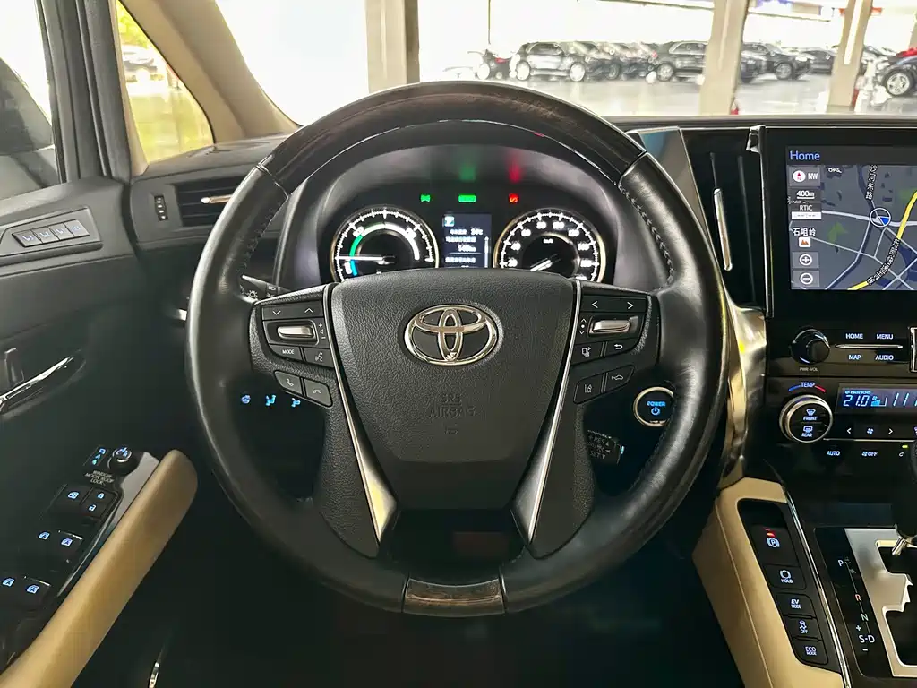 Toyota Alphard — миниатюра 13
