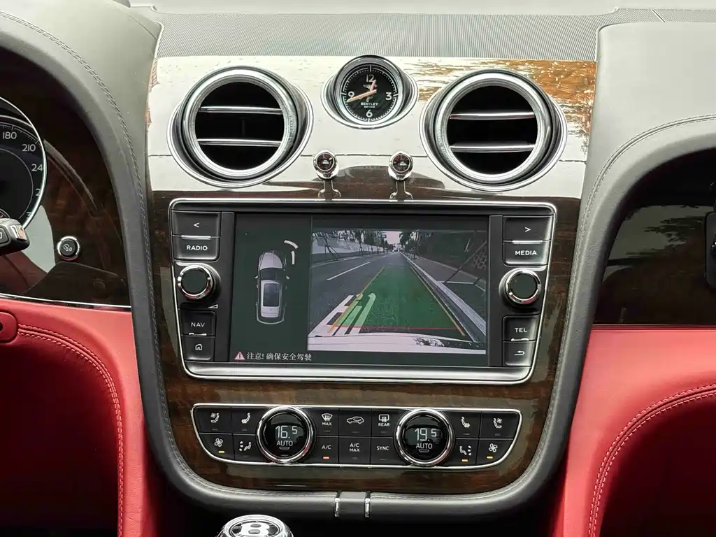 Bentley Bentayga — миниатюра 15
