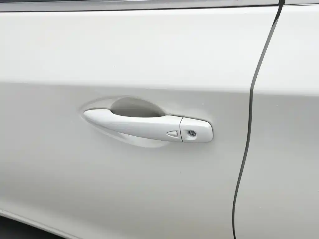 Nissan Tiida — миниатюра 18