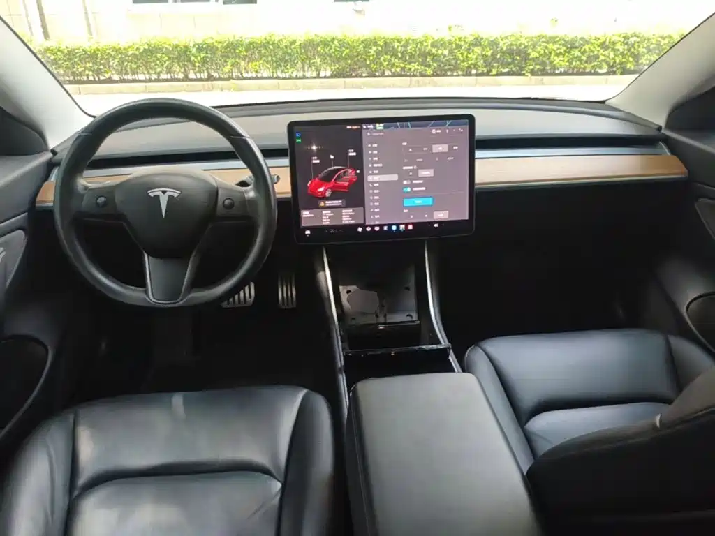 Tesla Model 3 — миниатюра 10