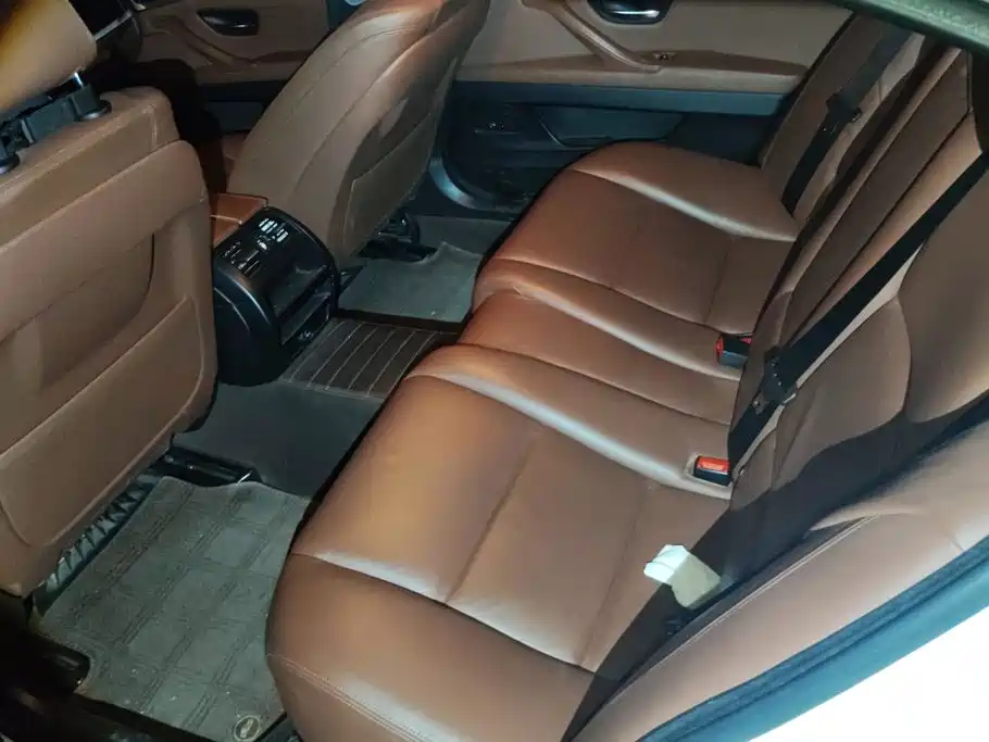 BMW 5 Series — миниатюра 11