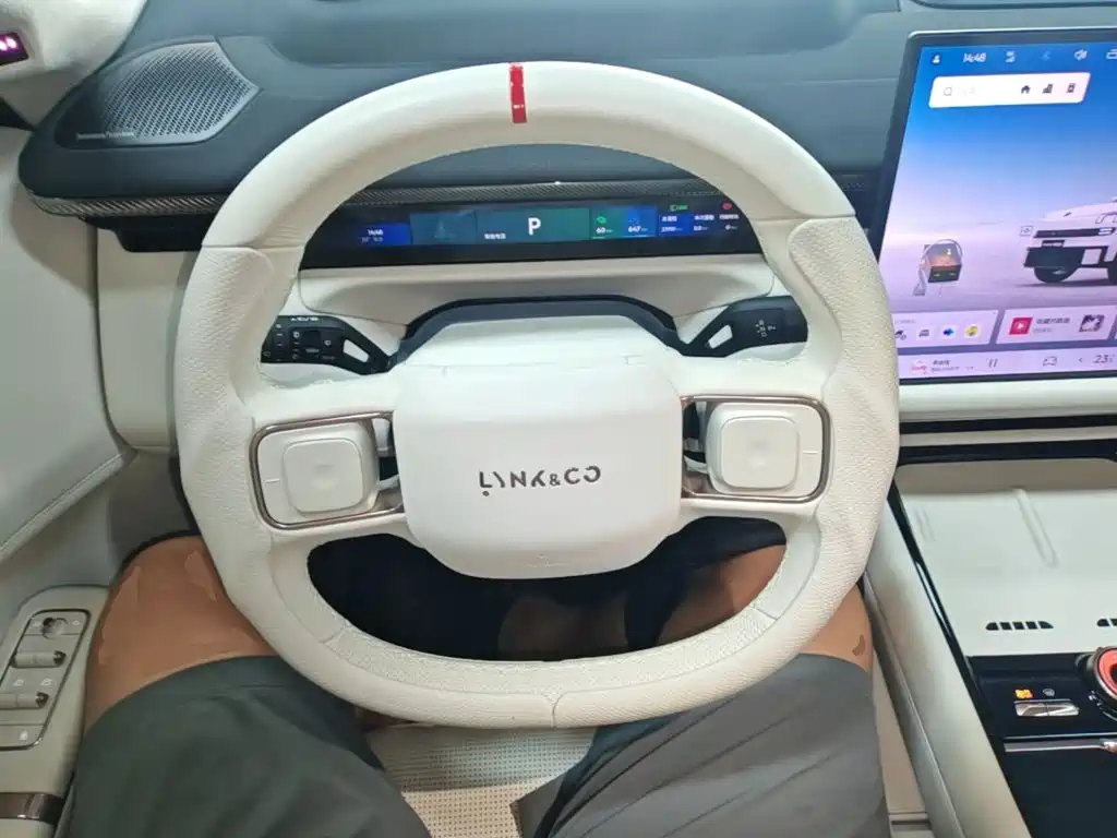 Lynk & Co Рука 900. — миниатюра 11