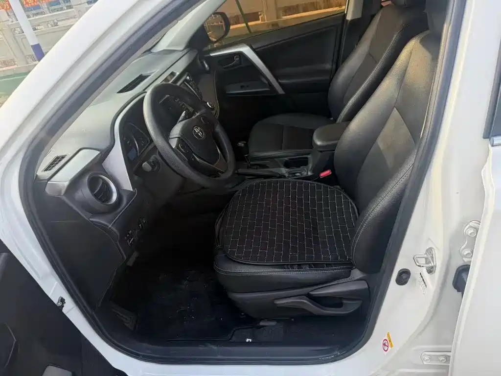 Toyota RAV4 — миниатюра 7
