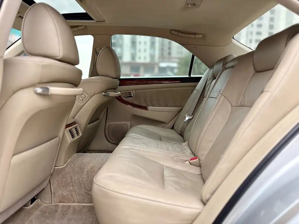 Toyota Crown — миниатюра 5