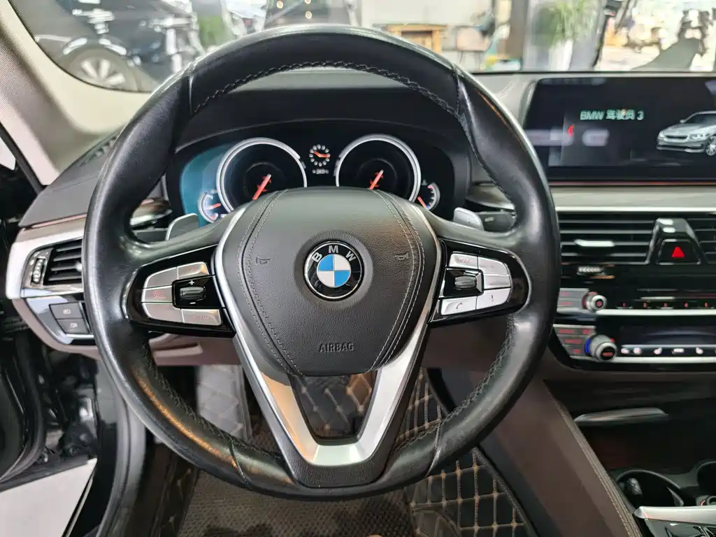 BMW 5 Series — миниатюра 14