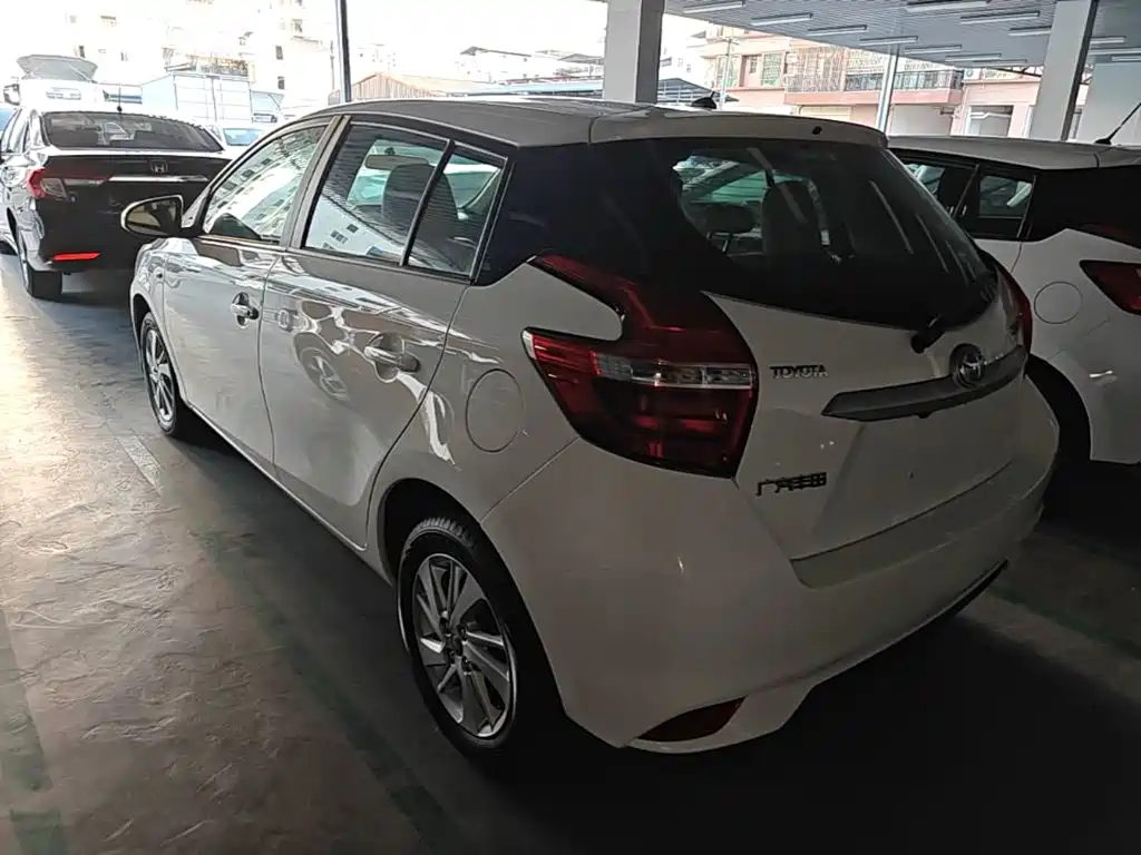 Toyota Yaris L — миниатюра 5