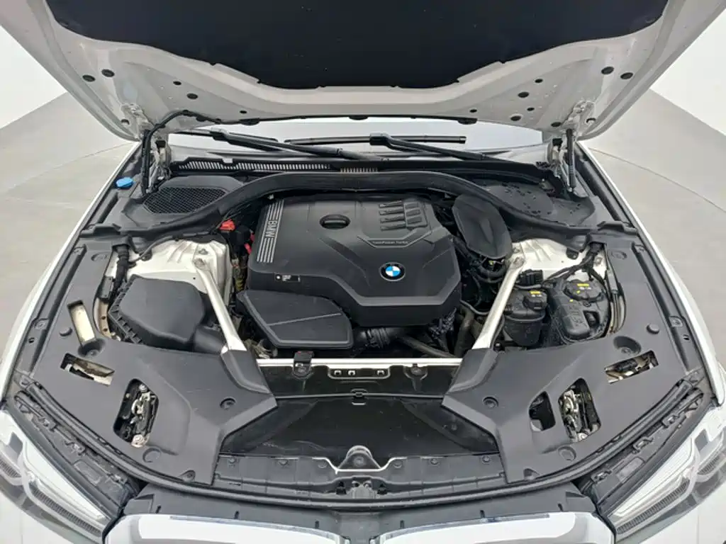 BMW 5 Series — миниатюра 13